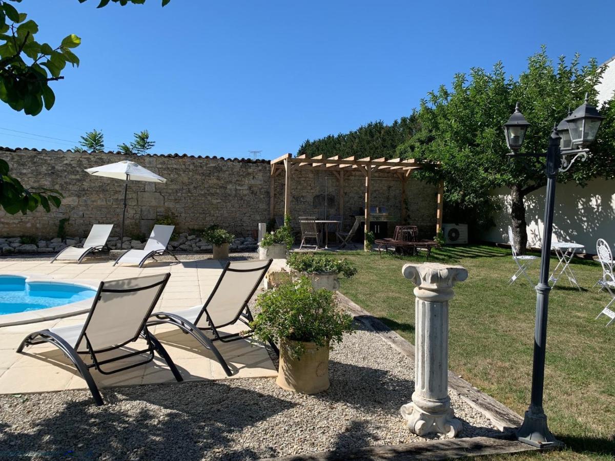 Hotel Le Four A Pain Saint-Jean-dʼAngély Zewnętrze zdjęcie