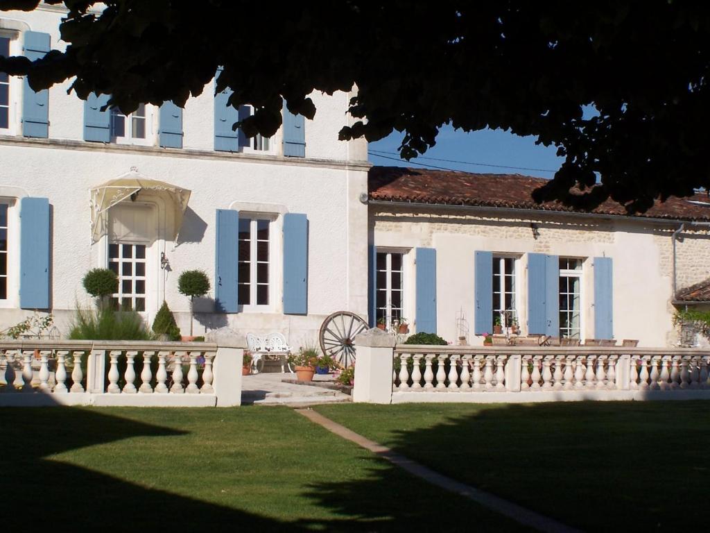 Hotel Le Four A Pain Saint-Jean-dʼAngély Zewnętrze zdjęcie
