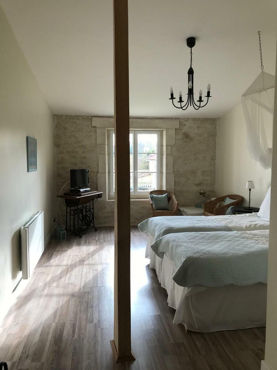 Hotel Le Four A Pain Saint-Jean-dʼAngély Zewnętrze zdjęcie
